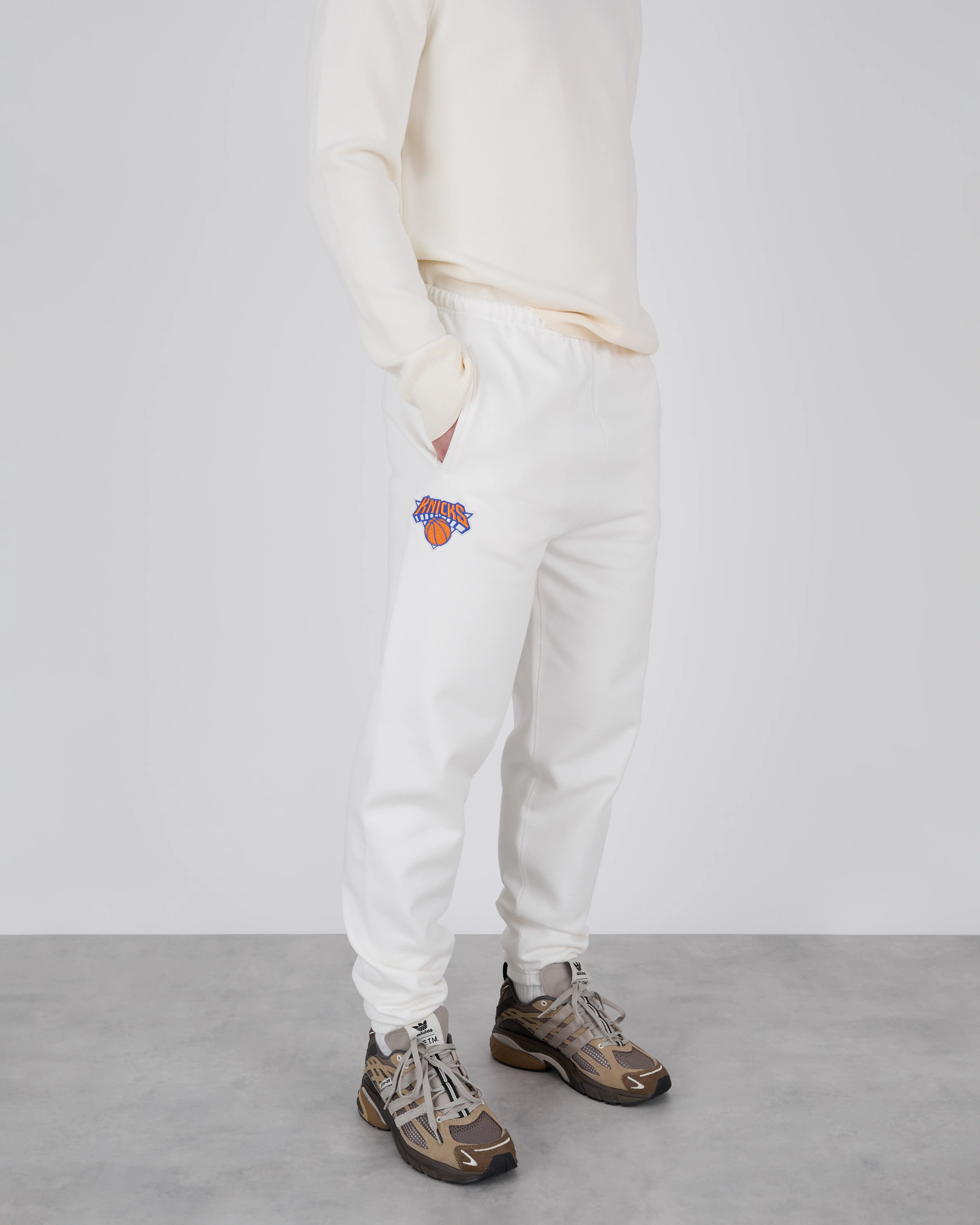 Knicks Classic Sweatpants - Image 3